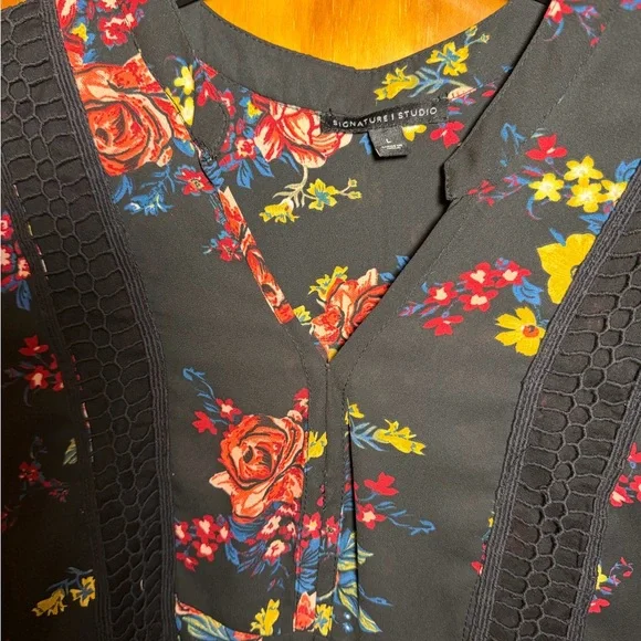 Black Floral Women's Boho Blouse with Crochet Details - Picture 5 of 5